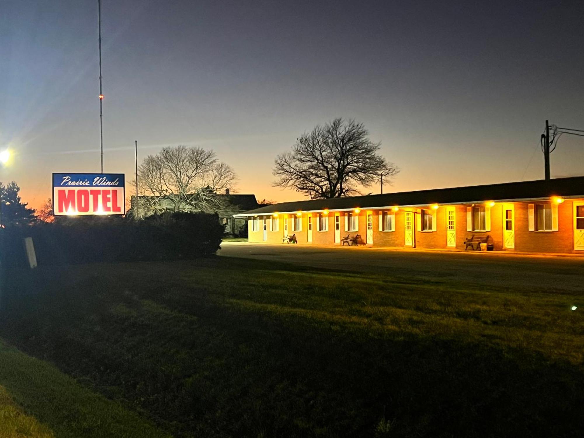 Oyo Hotel Prairie Winds Carthage Keokuk Hwy 136 Exterior photo