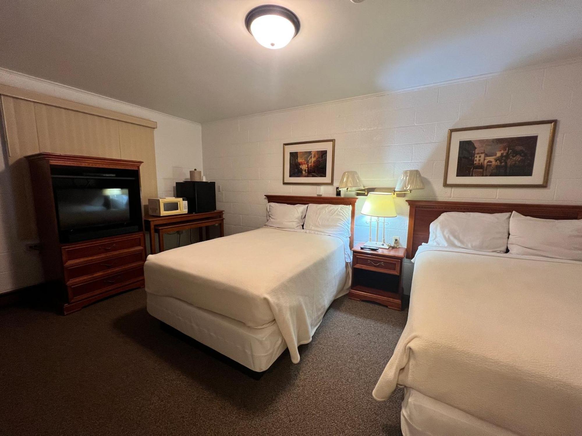 Oyo Hotel Prairie Winds Carthage Keokuk Hwy 136 Exterior photo