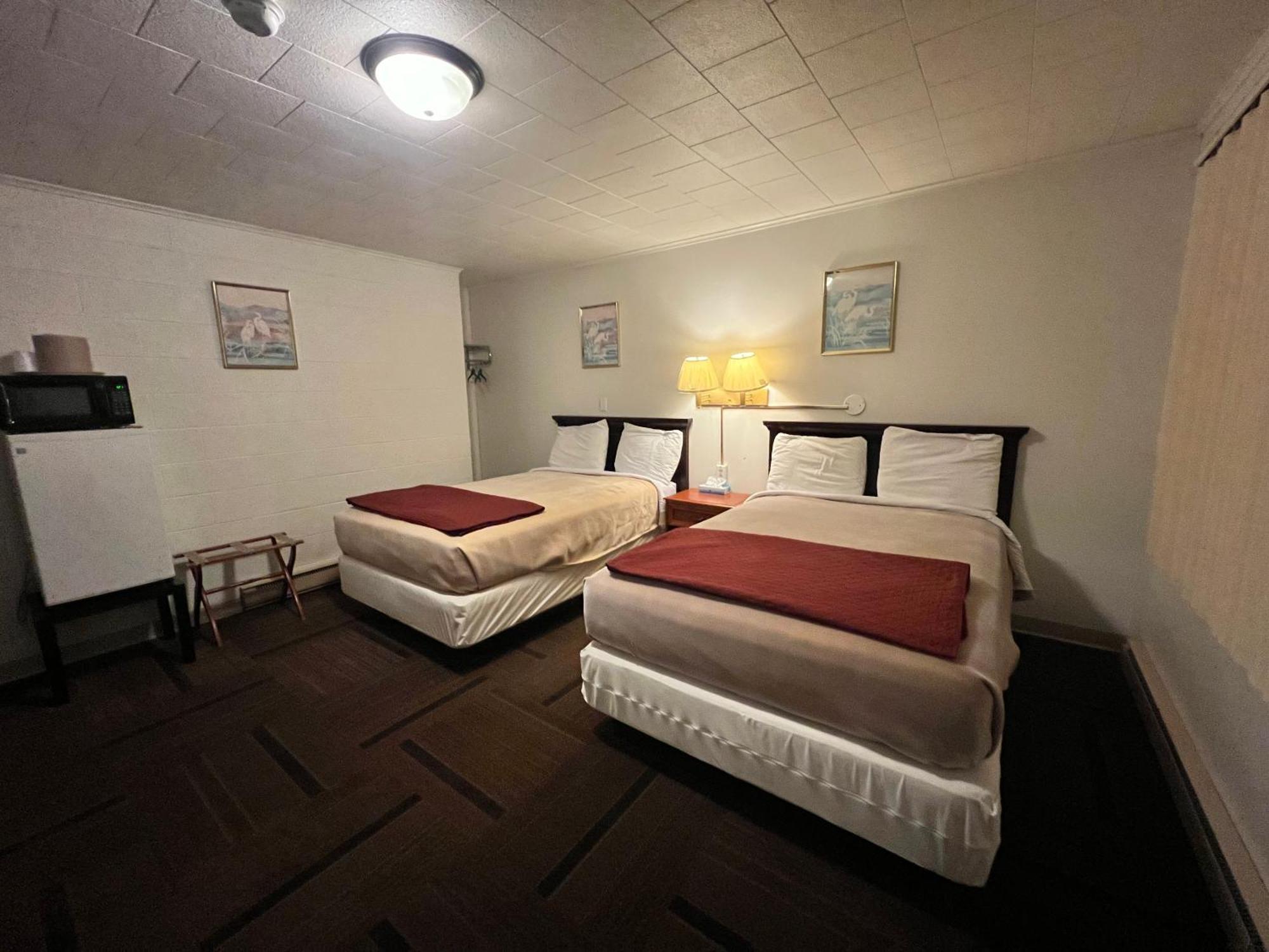 Oyo Hotel Prairie Winds Carthage Keokuk Hwy 136 Exterior photo