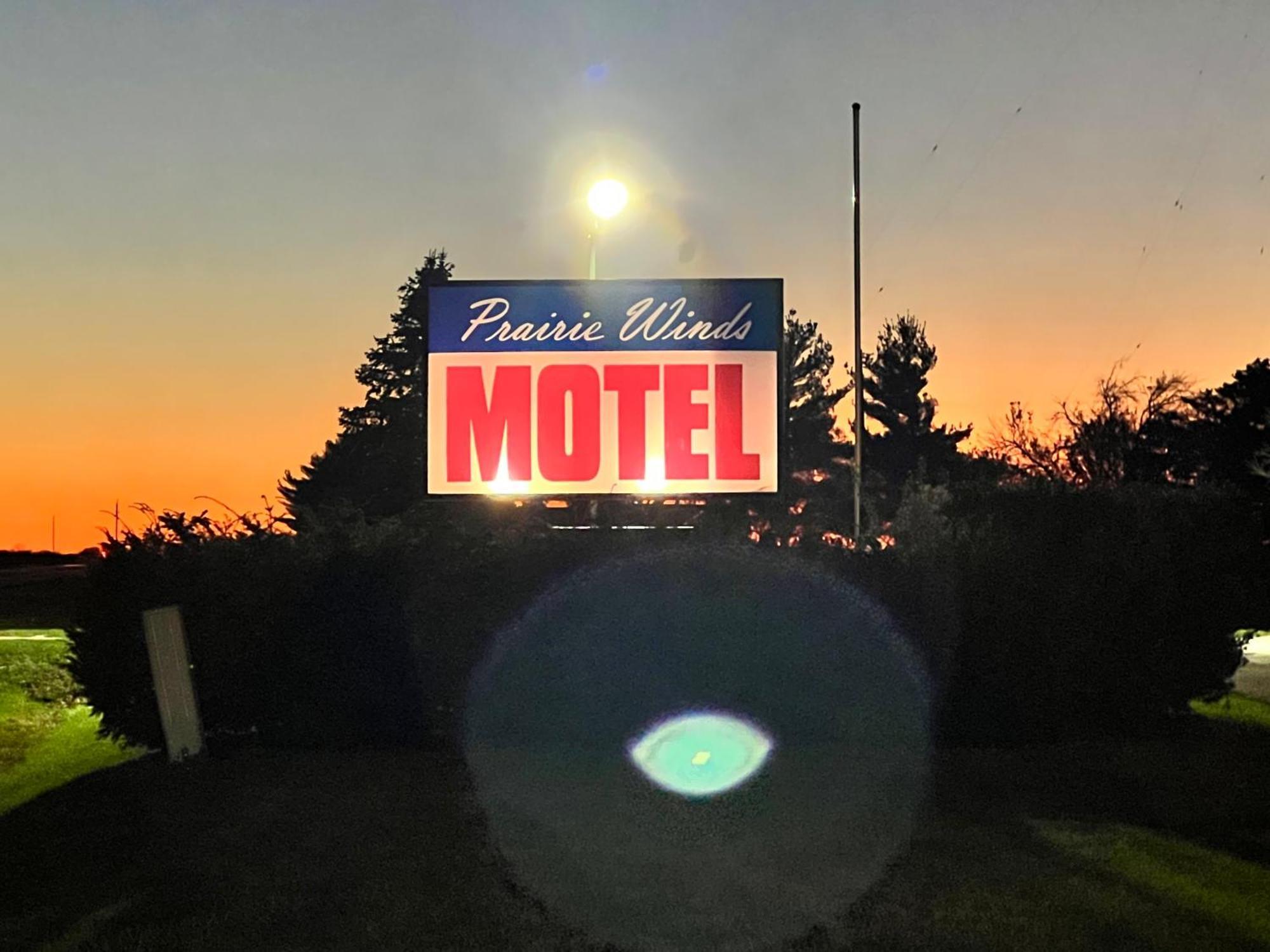 Oyo Hotel Prairie Winds Carthage Keokuk Hwy 136 Exterior photo